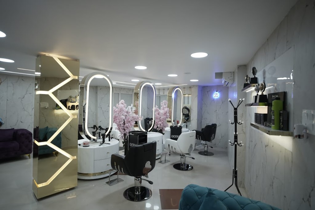 Pvs Royal Salon