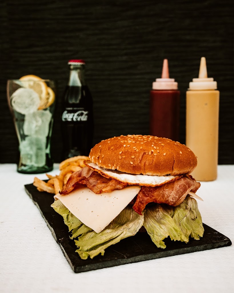 Taberna el Emiliano — Comida y bebida