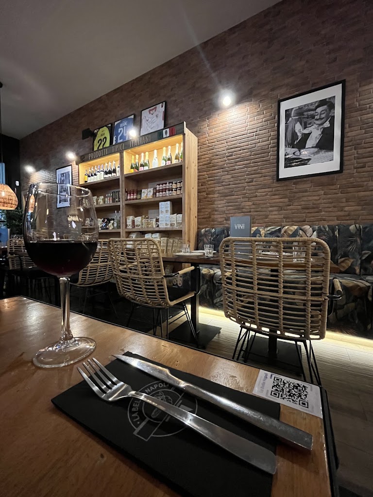 La bella Napoli — Ambiente