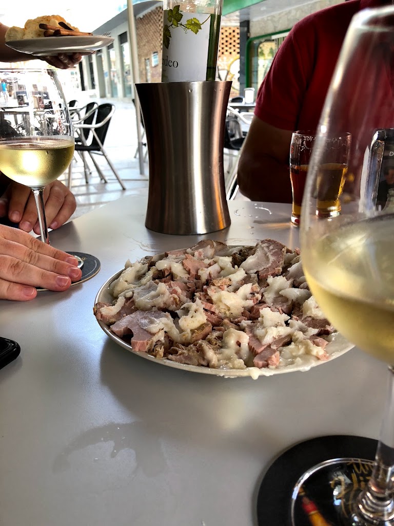 Cerveceria Twister — Comida y bebida