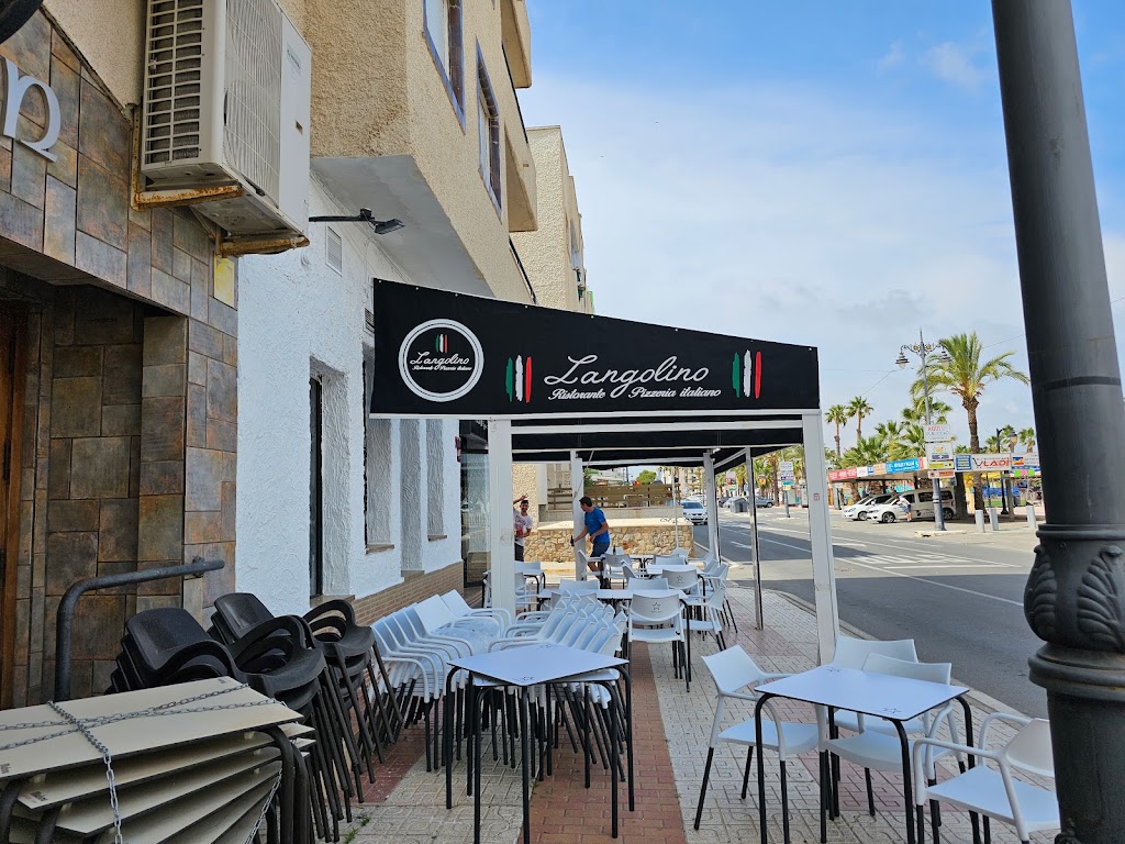 Langolino Italiano Ristorante Pizzeria — Ambiente