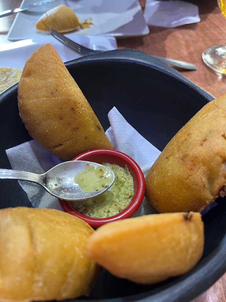 Restaurante Mi Tierra Latina — Empanada