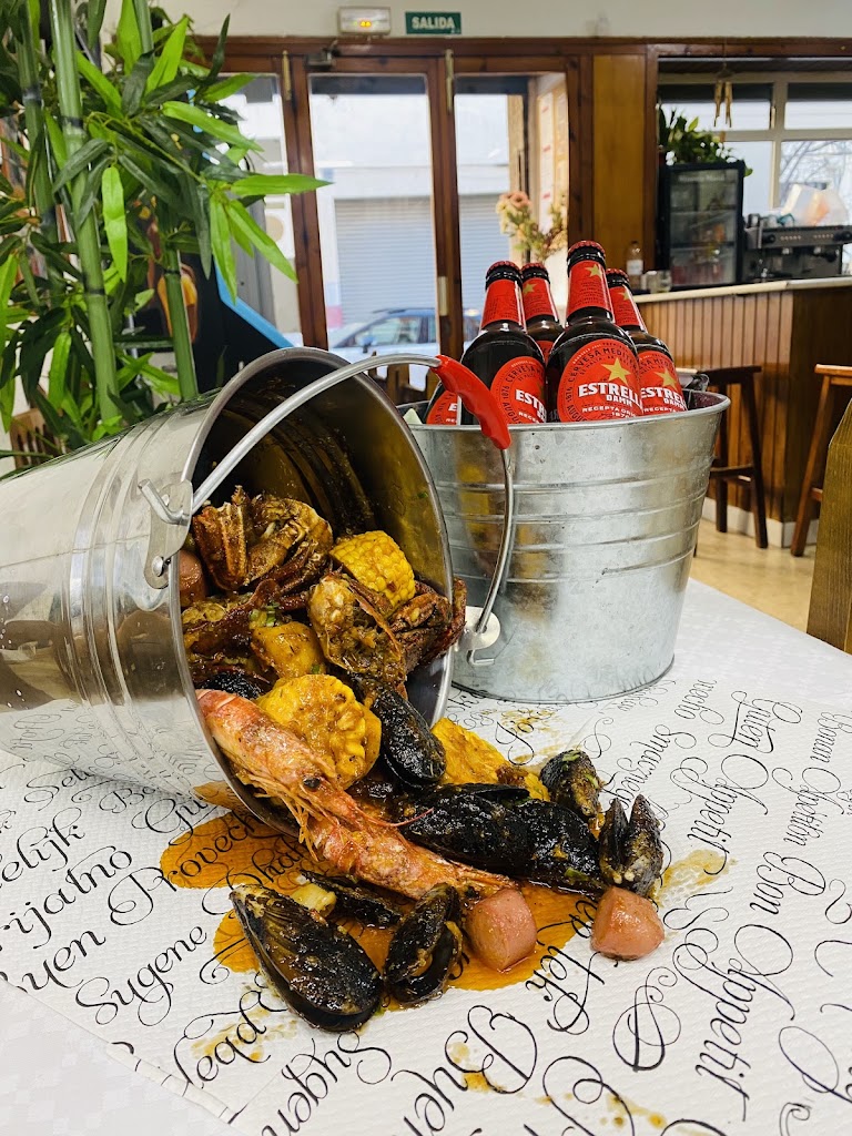 Bar Filipins — Comida y bebida