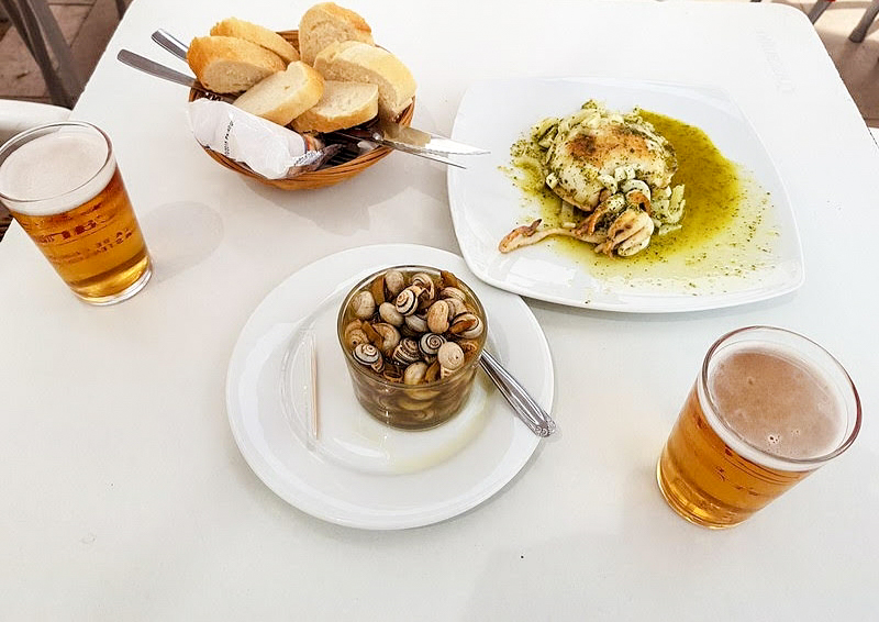 Taberna Del Marques — Comida y bebida