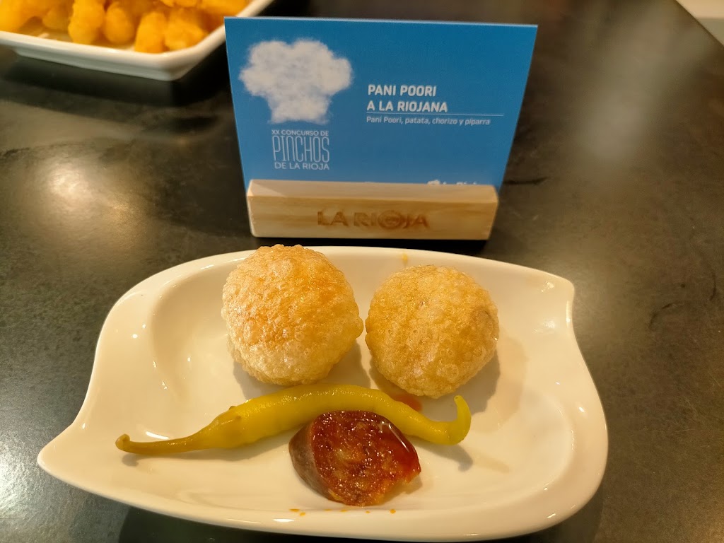 Cafe Bar Uria — Comida y bebida