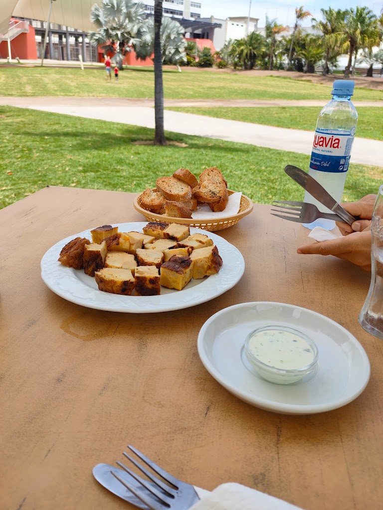 El Cafe Del Insular — Comida y bebida