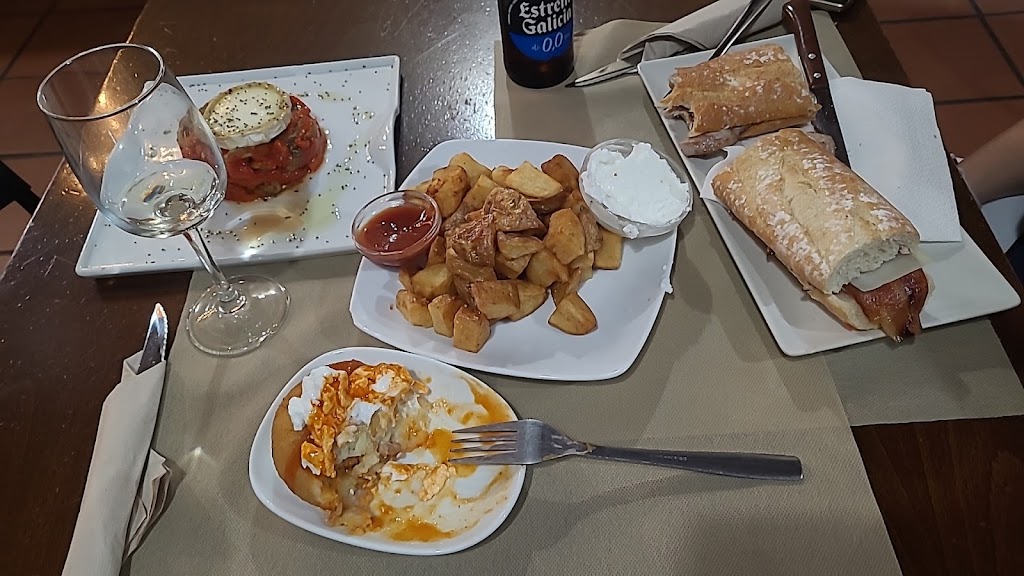 La Ultima Taberna — Comida y bebida