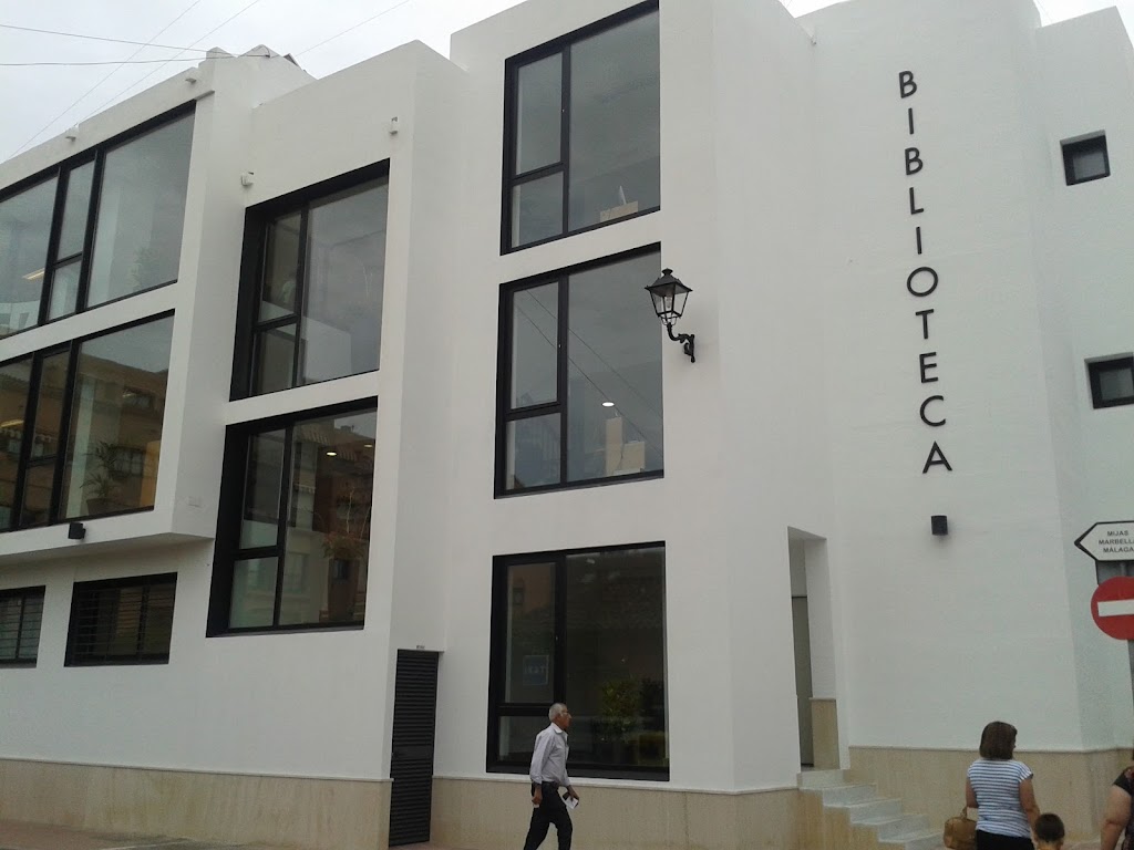 Biblioteca Publica Municipal - Casa de la Cultura "Blas Infante"