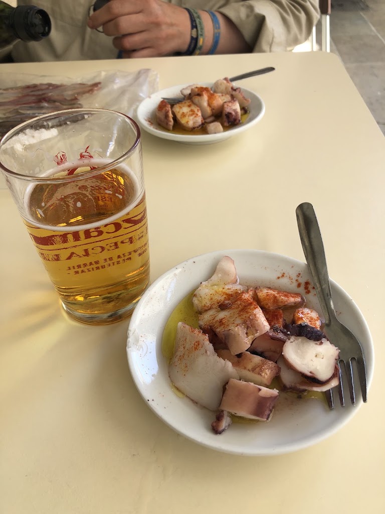 El Rincon de Tibora — Comida y bebida