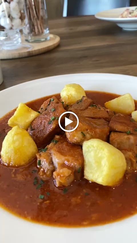 Restaurante Asador Trece Rosas de Bukovina — Videos