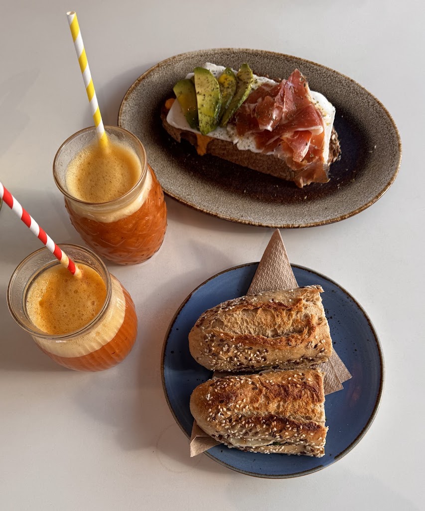 Cafeteria Creperia La Rotonda — Comida y bebida