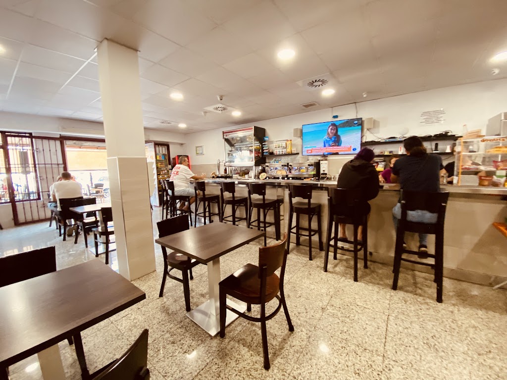 Bar Cafeteria Carlos V — Ambiente