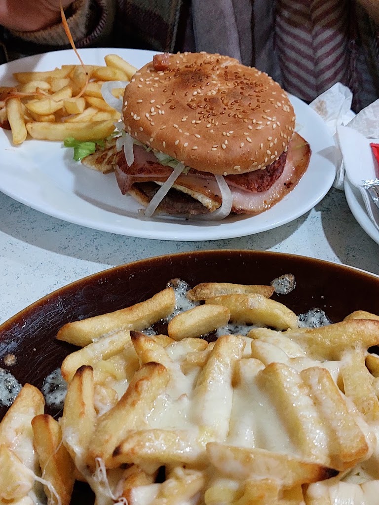 Pizzeria la Esquinita — Comida y bebida