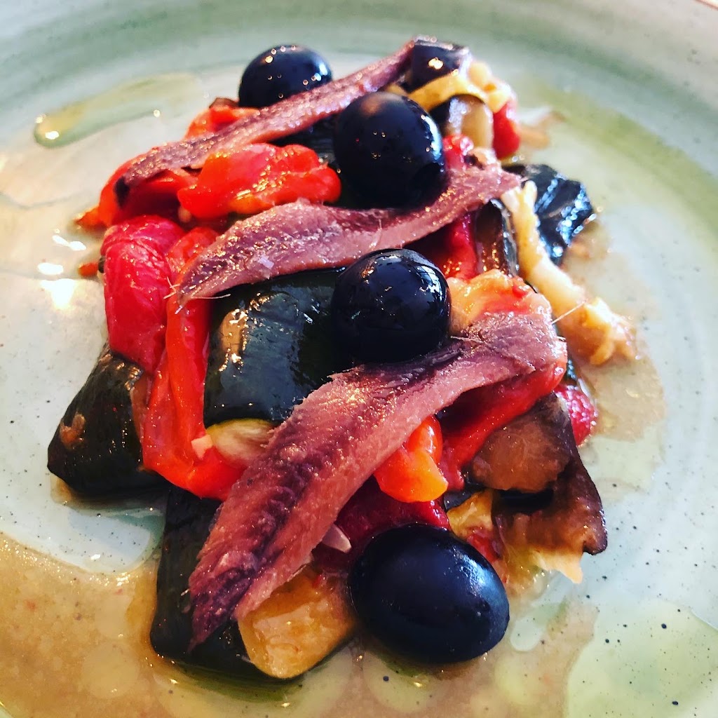 Restaurante La Verbena — Comida y bebida