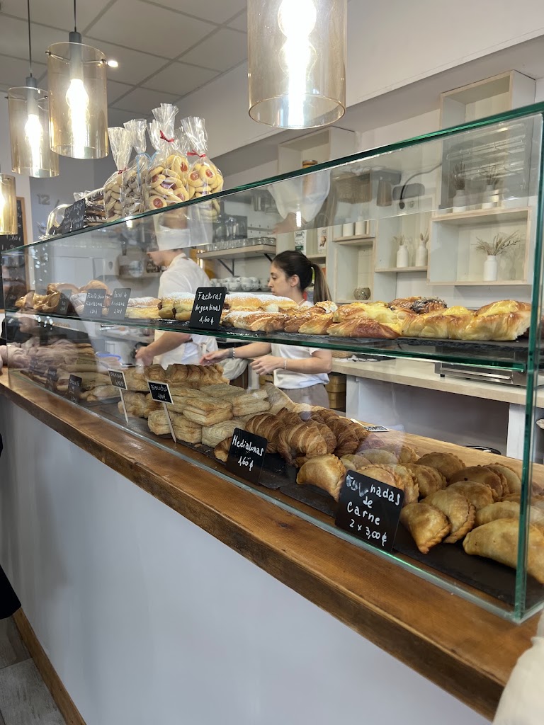Charo Cafe & Pastisseria — Ambiente