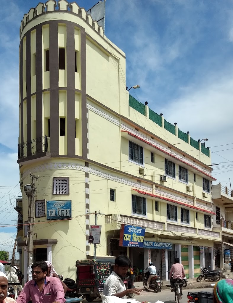Hotel Raj Vilas