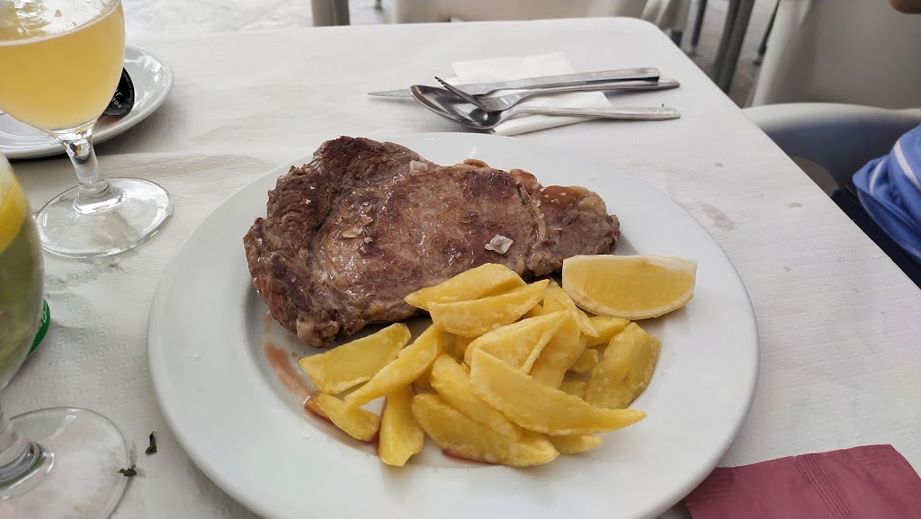 Bar Camborio — Comida y bebida
