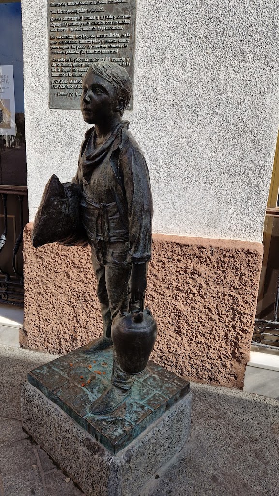 MONUMENTO AL CARGADOR DE LA ISLA