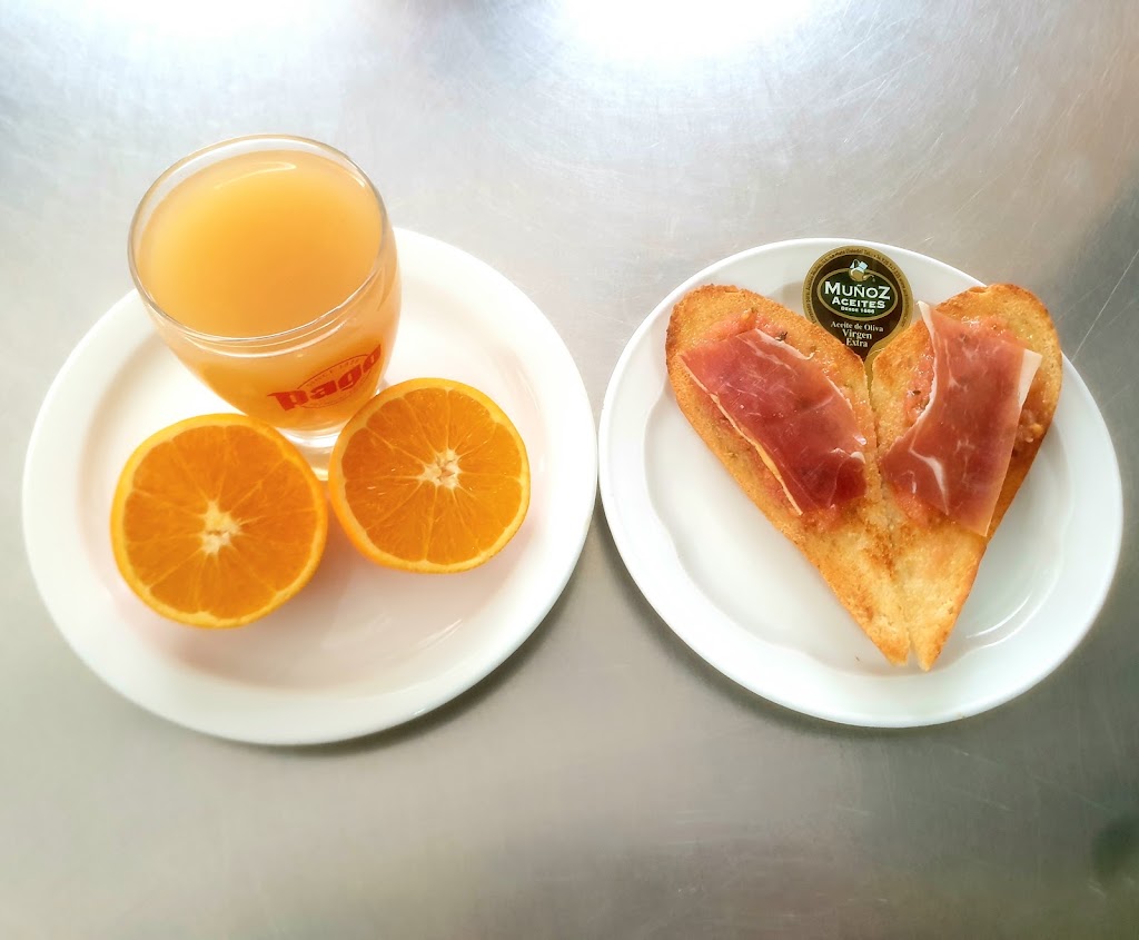 Bar Cafeteria Barrios — Comida y bebida