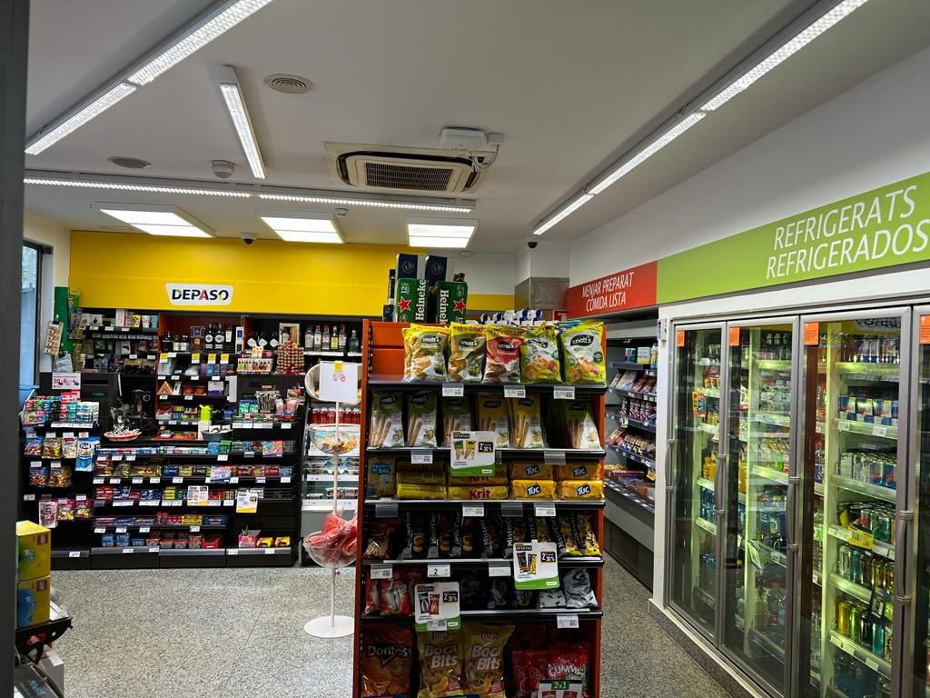 Estacion de servicio Cepsa — Interior