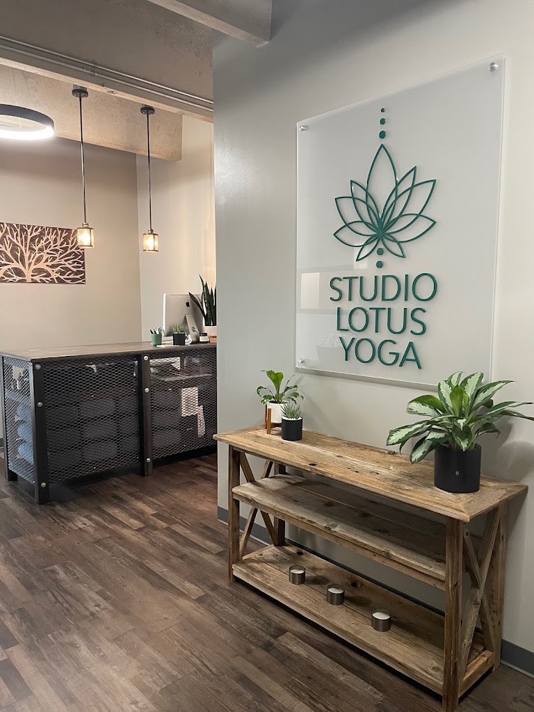  Studio Lotus Yoga