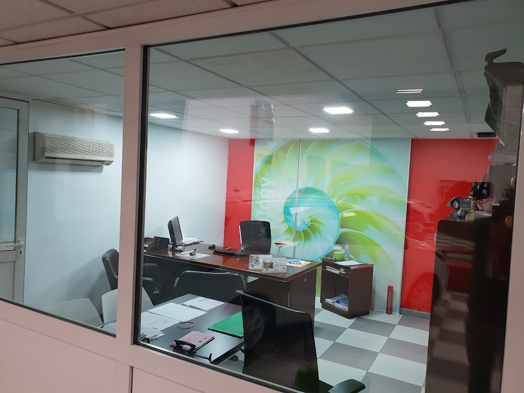 Castrol Service Deniauto Import — Interior