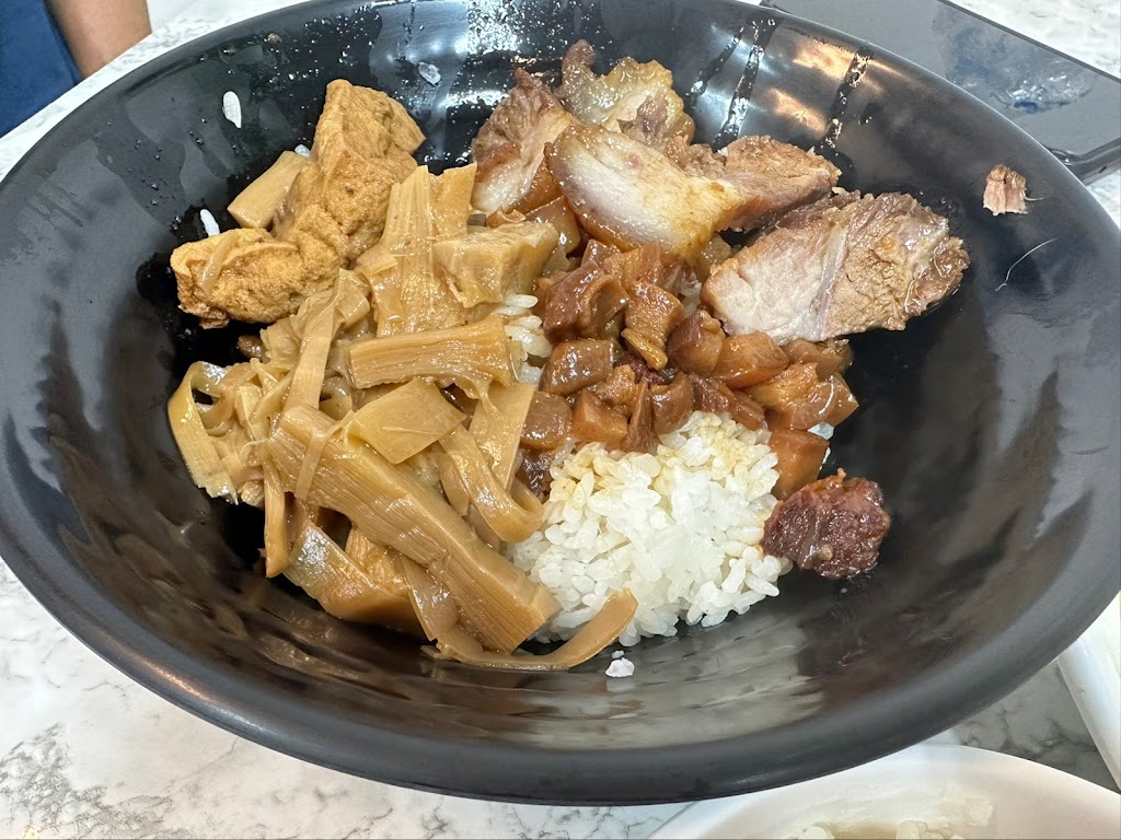 小時候古早味肉燥飯 的照片