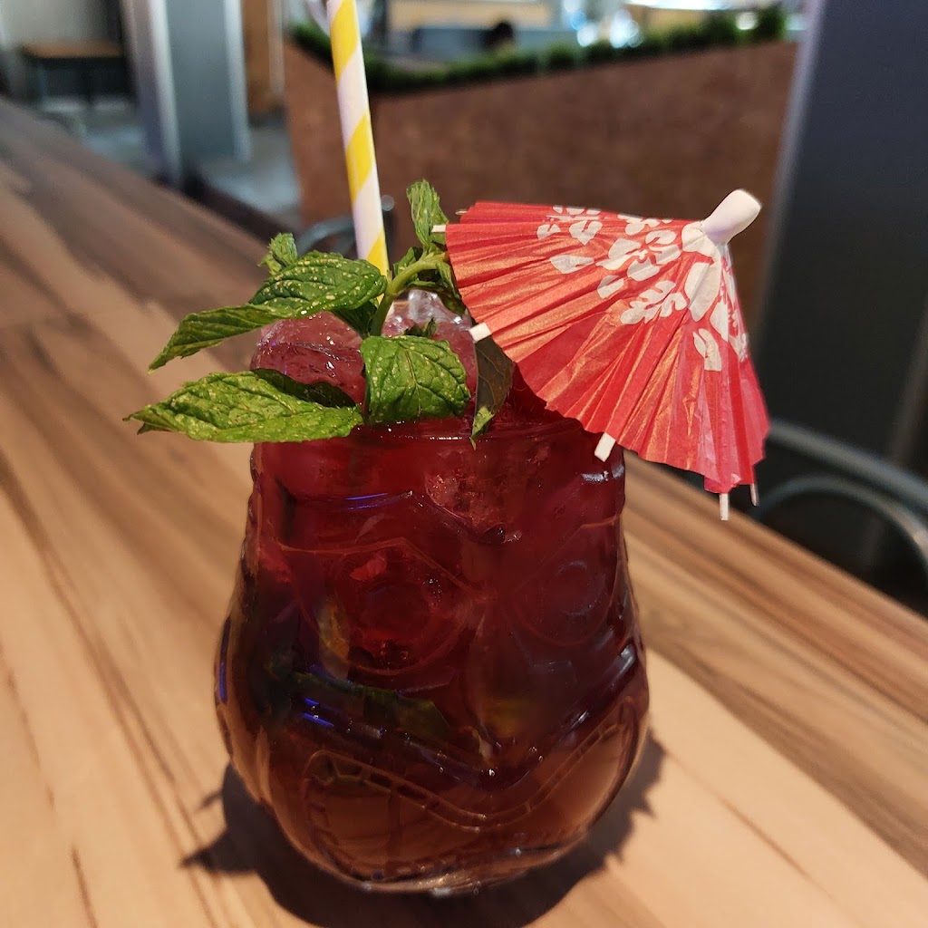 Cocktail Bar VenecYa II — Comida y bebida