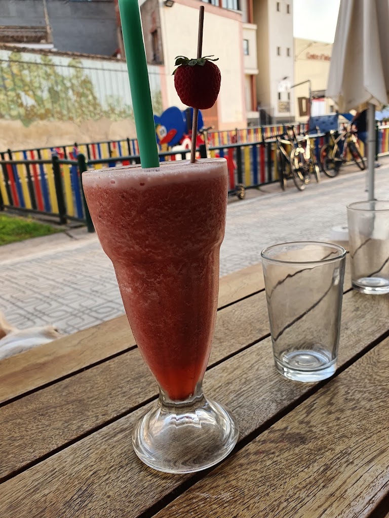 Heladeria Cafeteria Mati — Comida y bebida