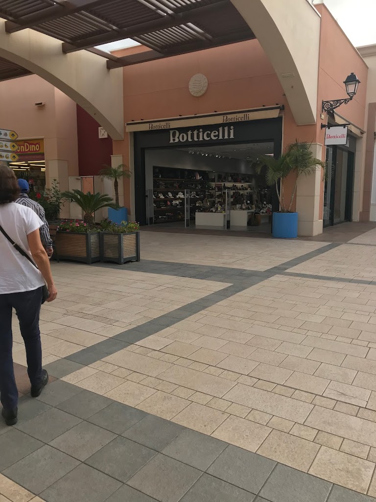 SHOPPING MARKET