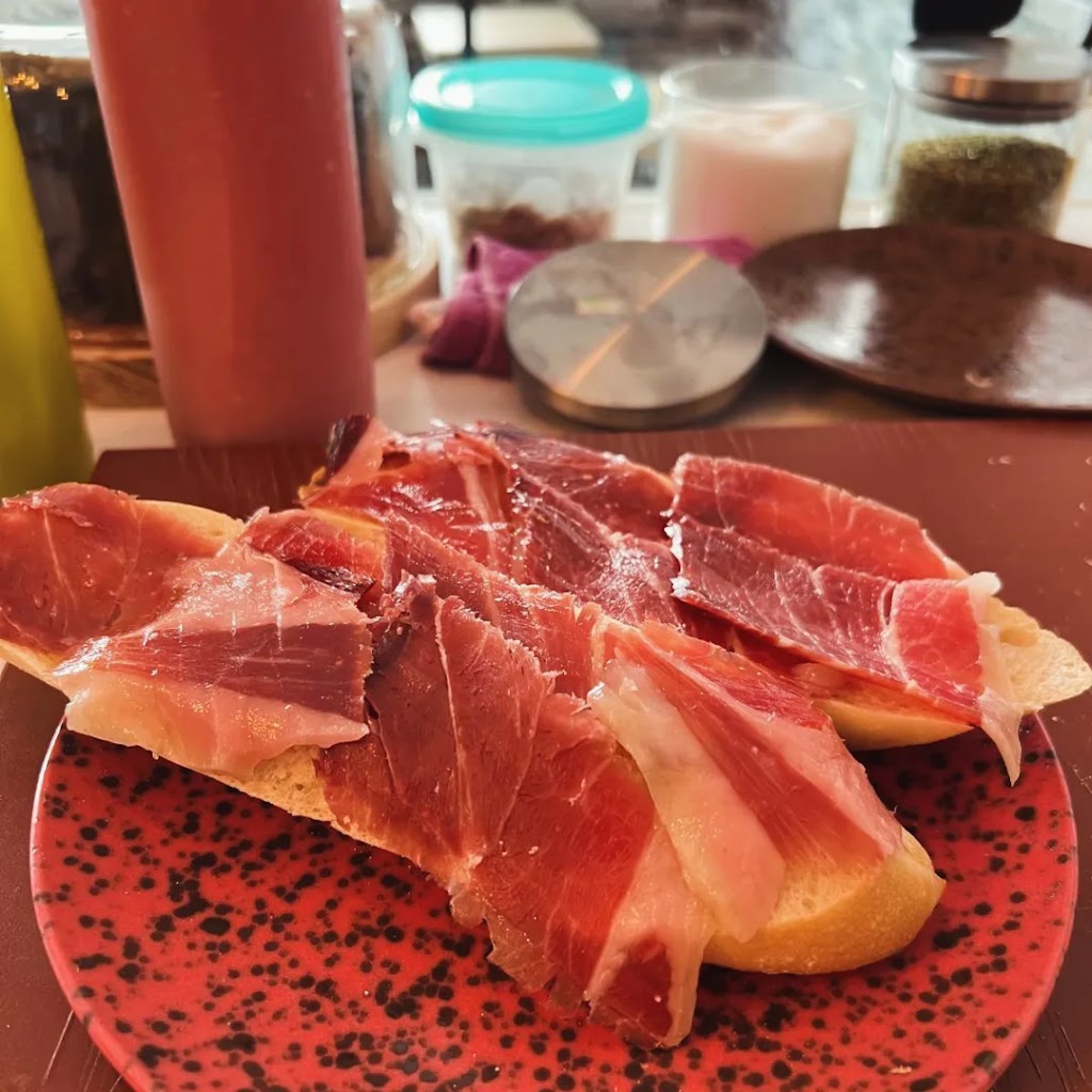 Restaurante Siglo 22. Desayunos, Raciones, Comida casera. — Del propietario