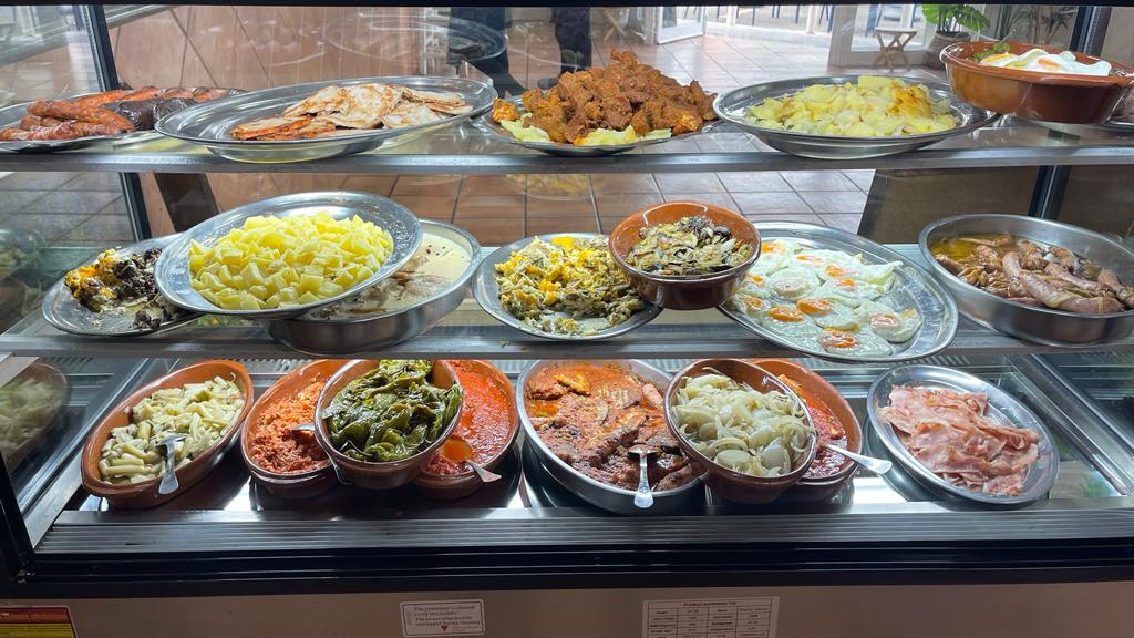 Restaurante La Clandestina 747 — Comida y bebida