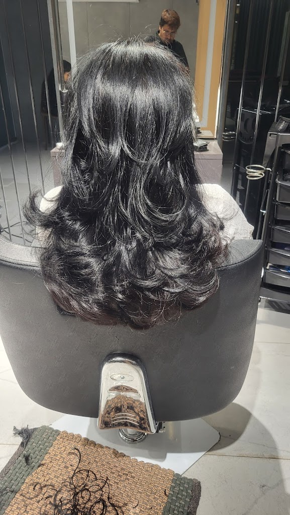 Modern Unisex Saloon Haveri