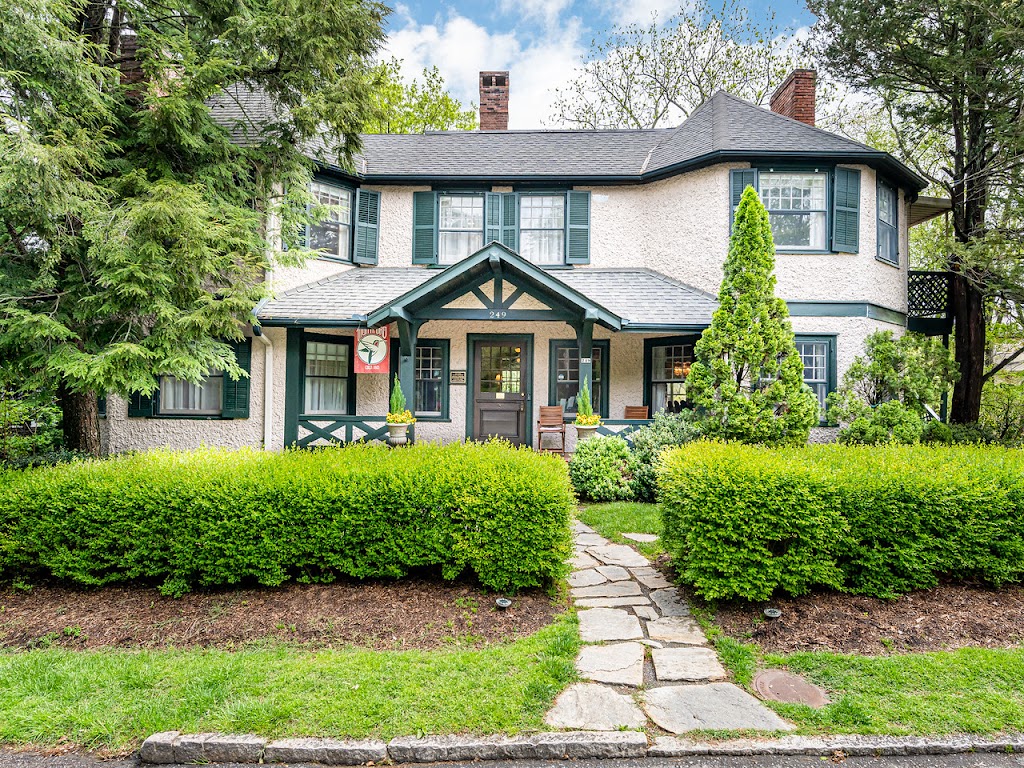 Pinecrest Bed & Breakfast