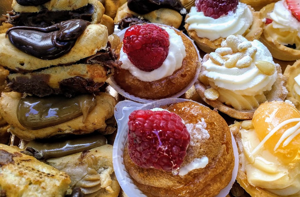 Pasteleria Delys — Comida y bebida