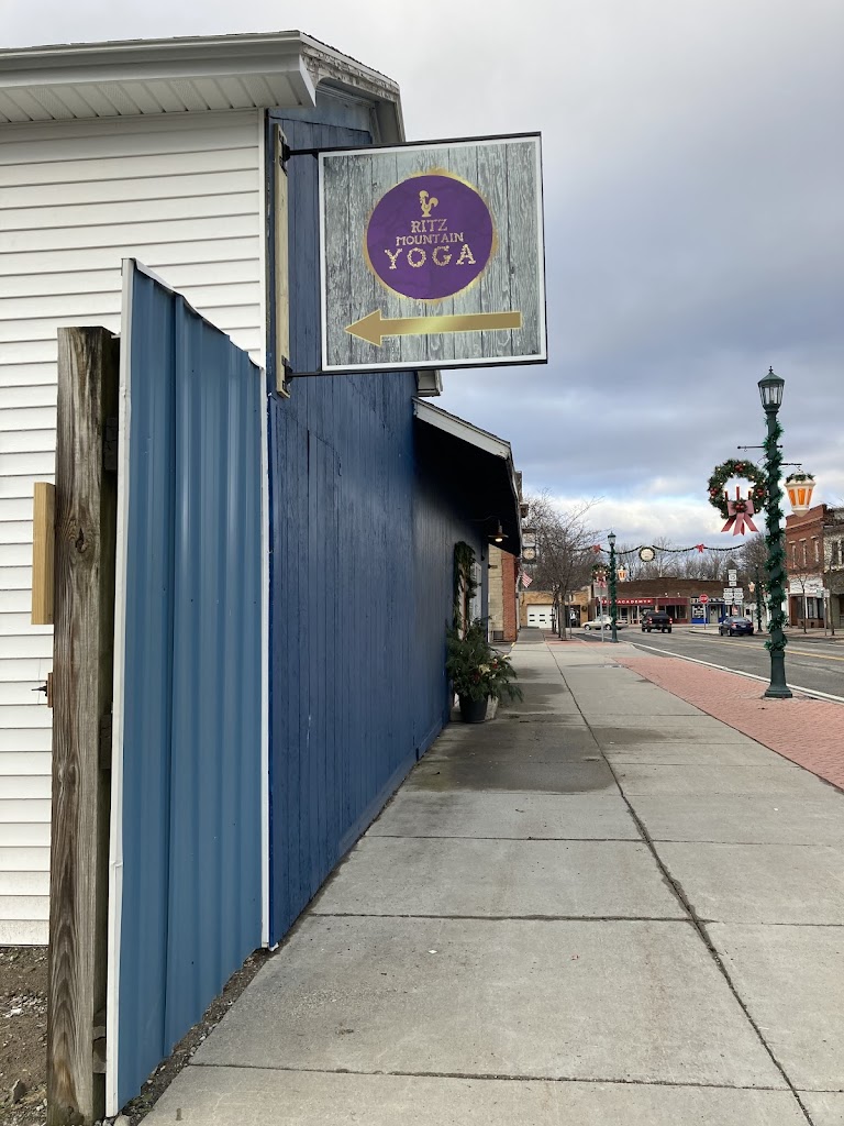  Ritz Mountain Yoga