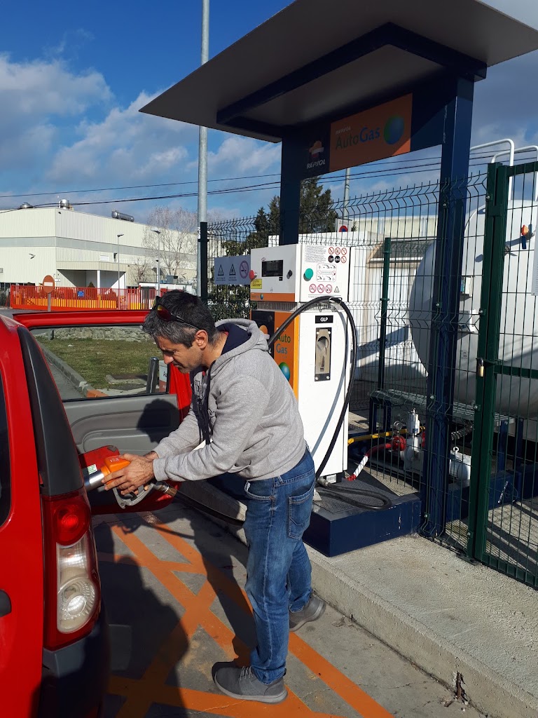 Estacion de Servicio Repsol — Surtidor de combustible
