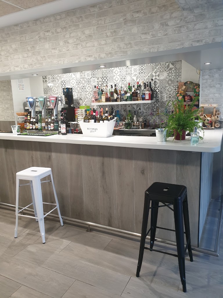 Bar Etxe Zuri — Ambiente