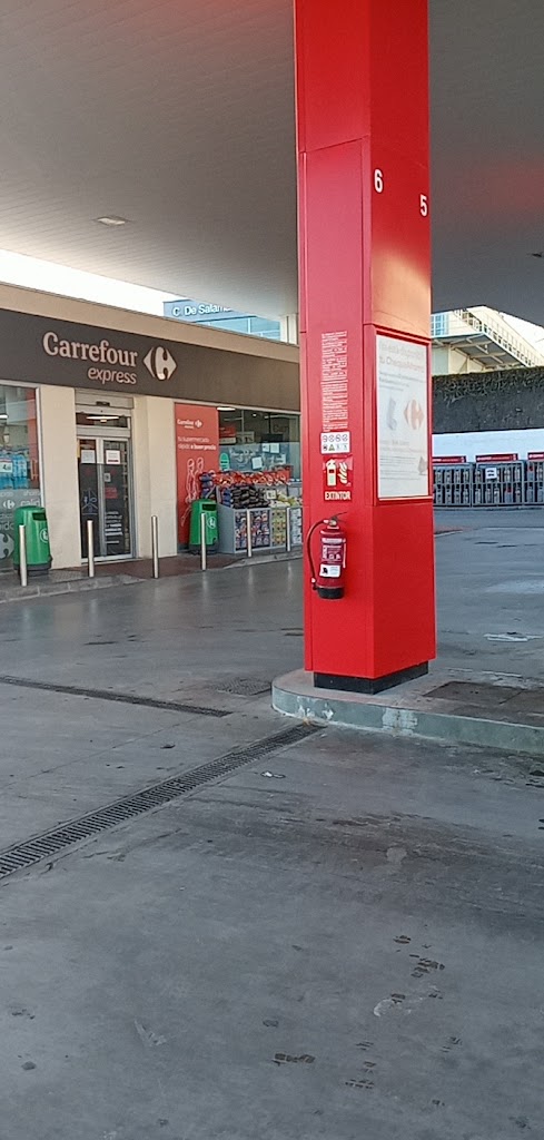 Estacion de servicio Moeve, antes Cepsa — Estacion de servicio