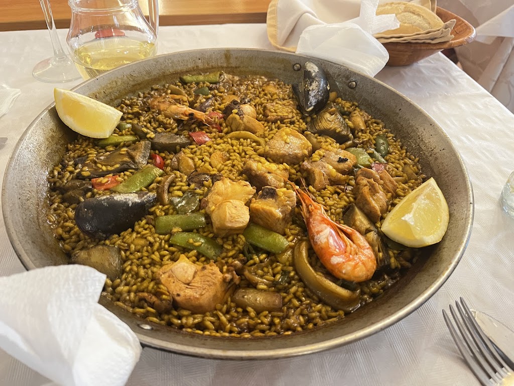 CAFETERIA RESTAURANTE de Jayena. — Paella