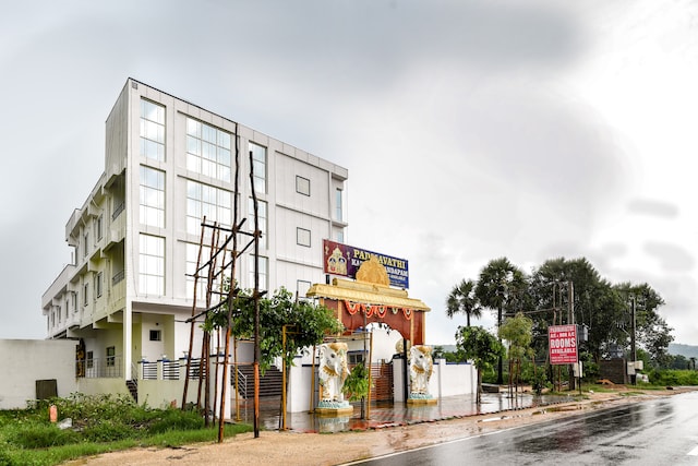 Spot On 63751 Hotel Padmavathi