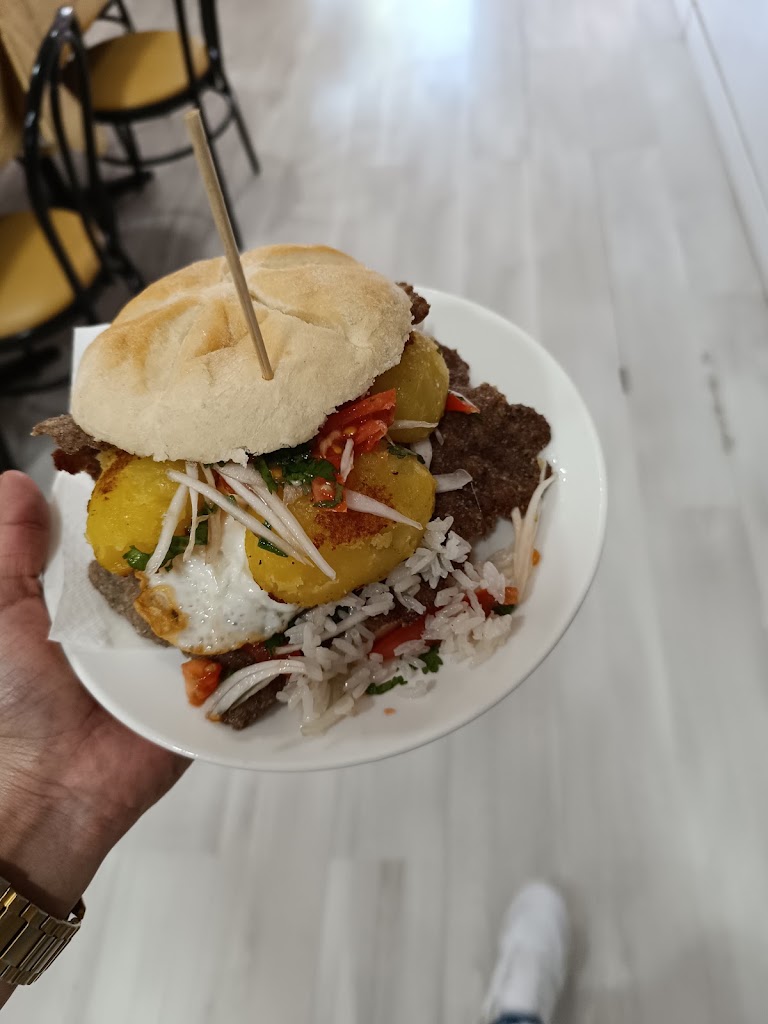 "The Oasis" Cafeteria-Bar-Restaurant — Comida y bebida