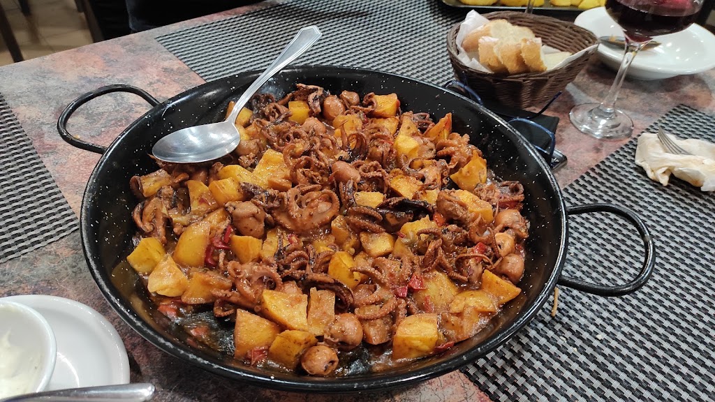 Restaurante Don Chicote — Comida y bebida