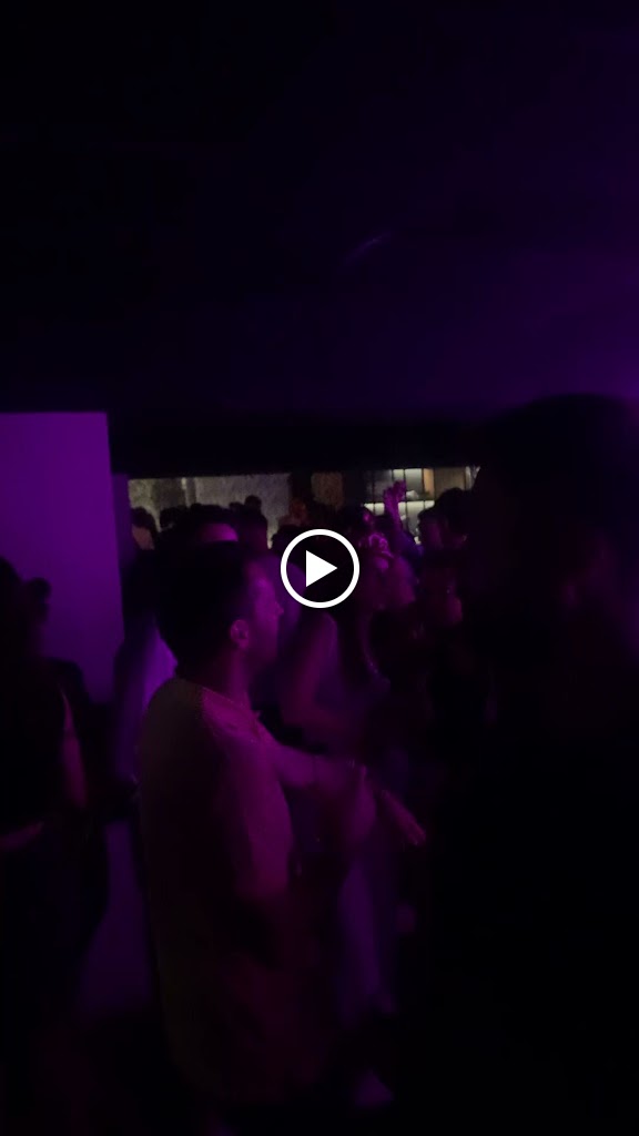 Camden Pub — Videos