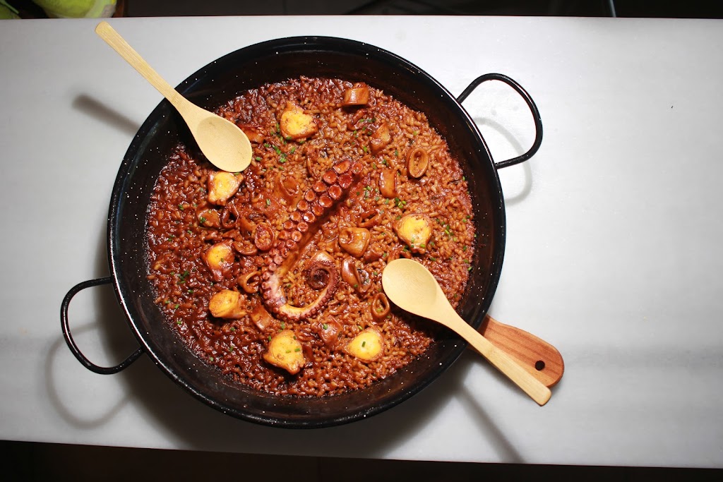 Lavermut Restaurant — Paella
