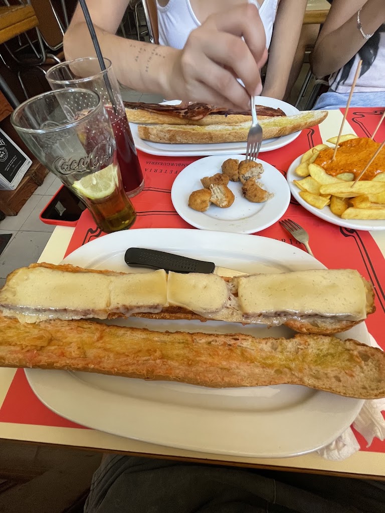 Cafeteria Salvatore — Comida y bebida