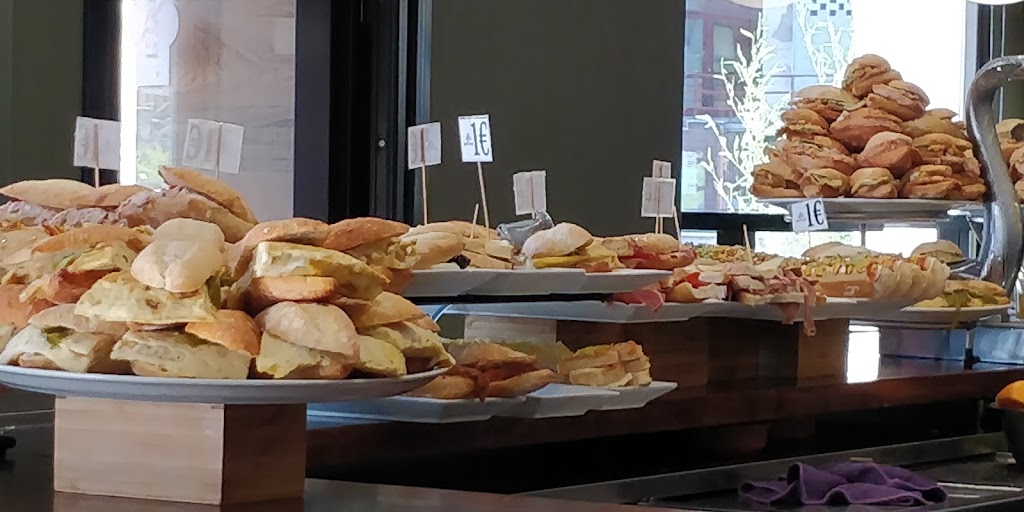 Cafe Muguru — Comida y bebida