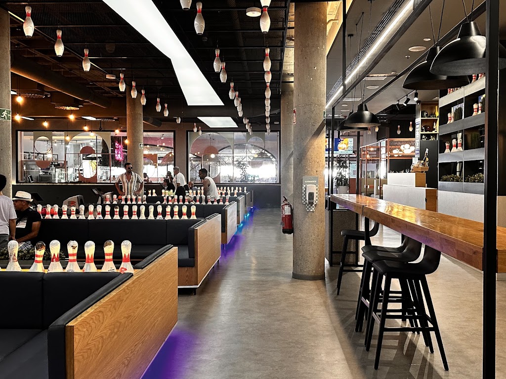 Swing bowling & restaurant