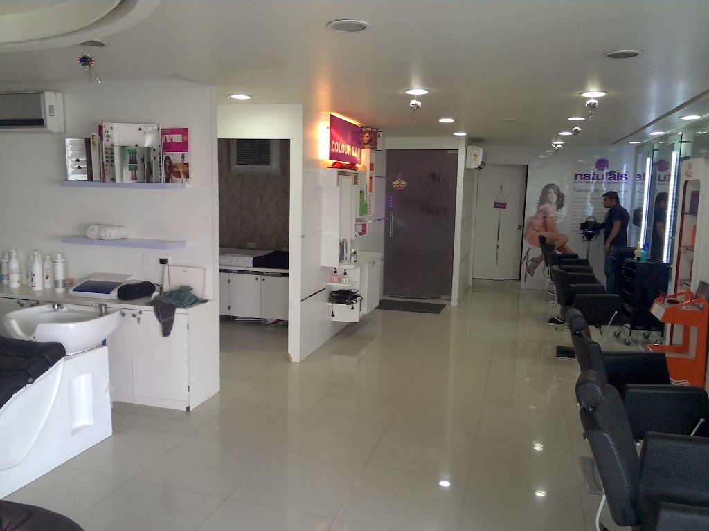 Naturals Salon