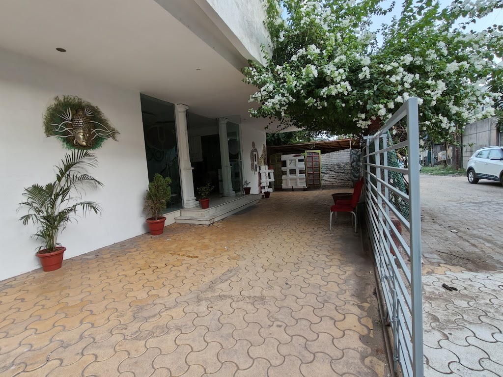 The Sky Imperial Hotel Yahvi